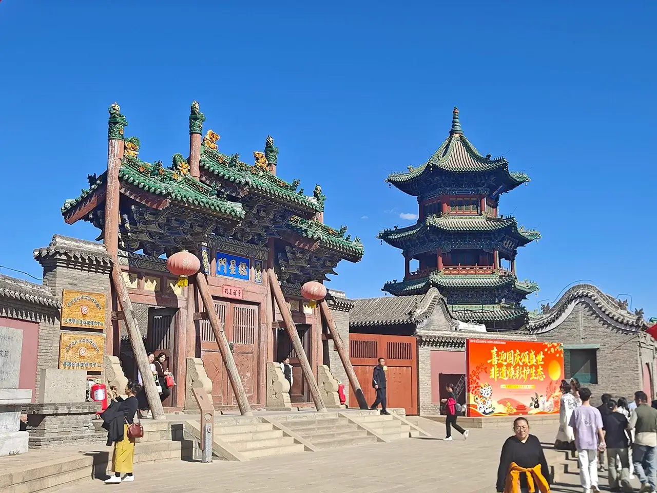 东门