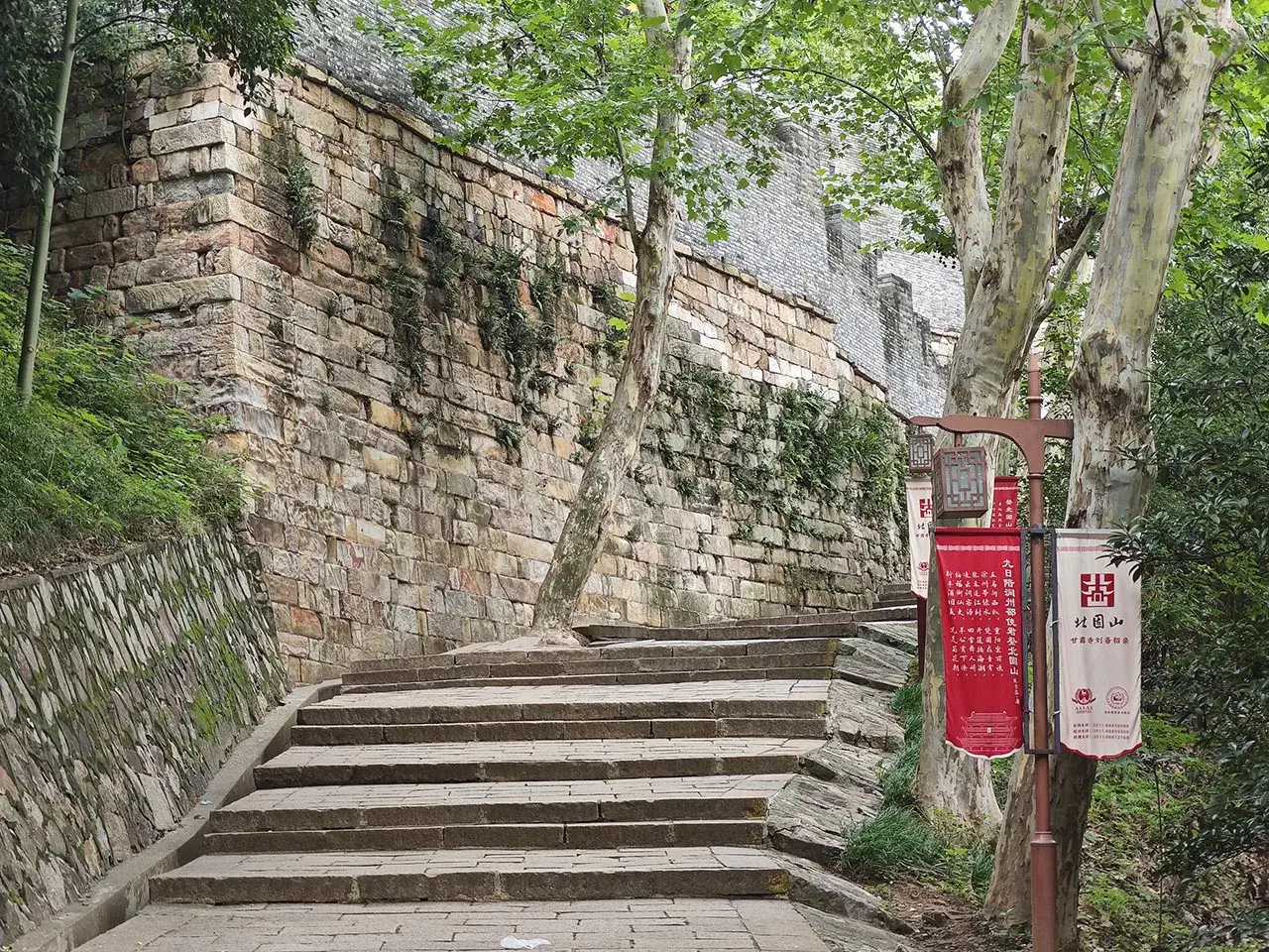 就一石头台阶