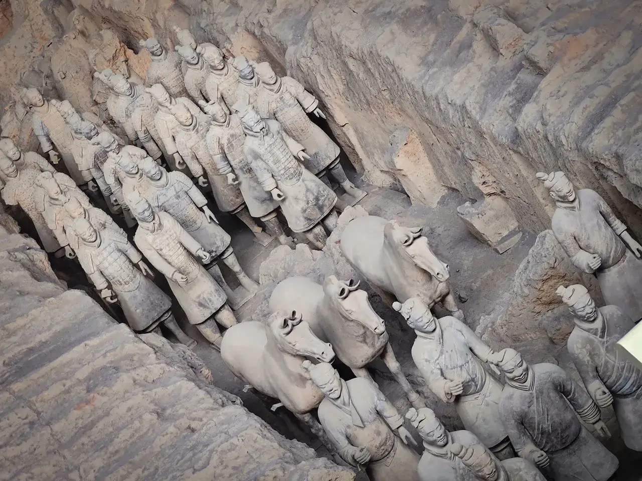 修复好的兵马俑