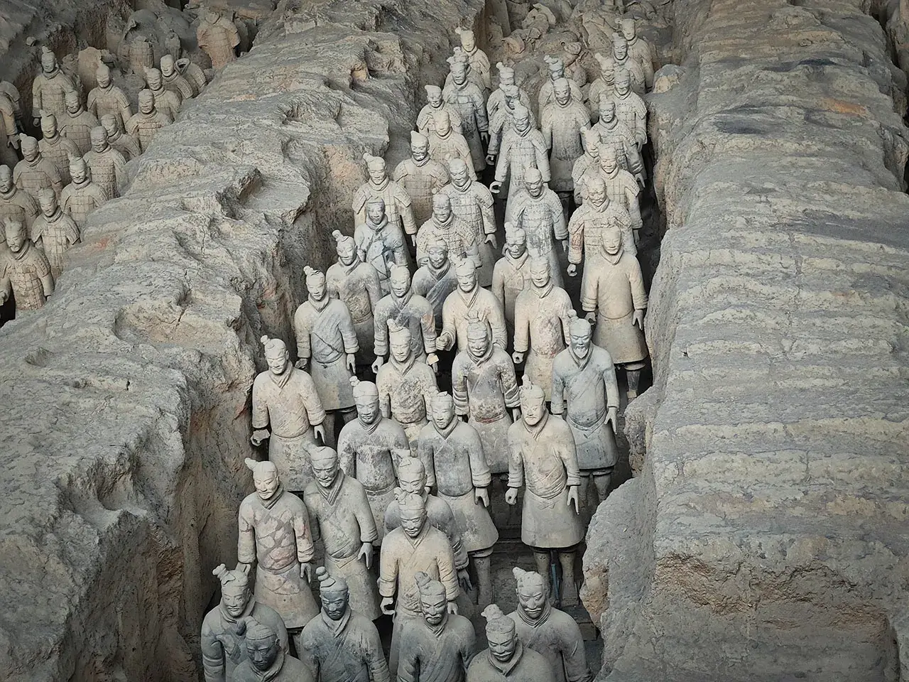 修复好的兵马俑