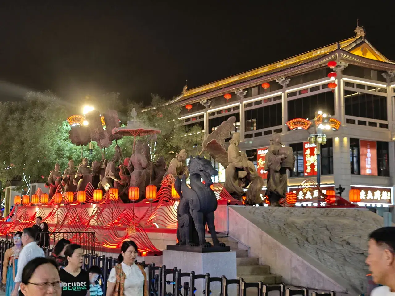 武后行从雕塑