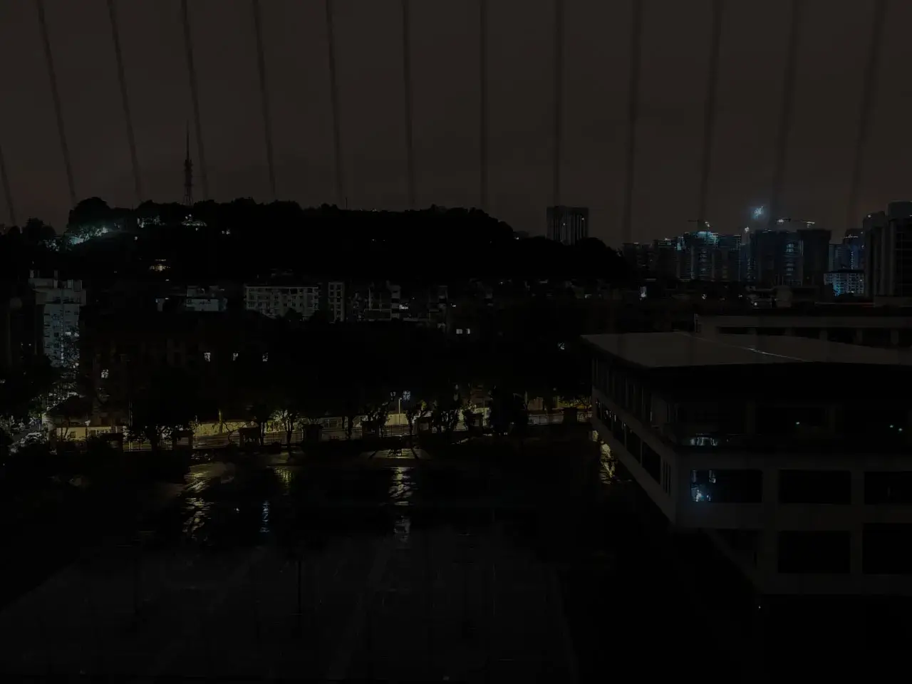 啊！乌山！乌山挺起了健美的胸膛！