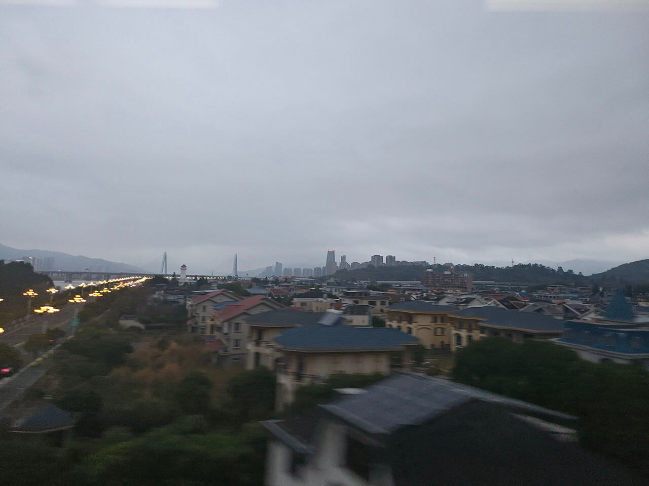 乌龙江连着山外山