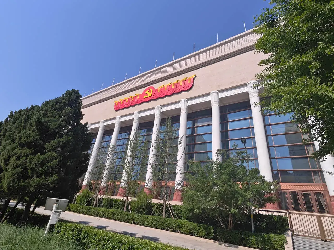 修得跟国博有点像