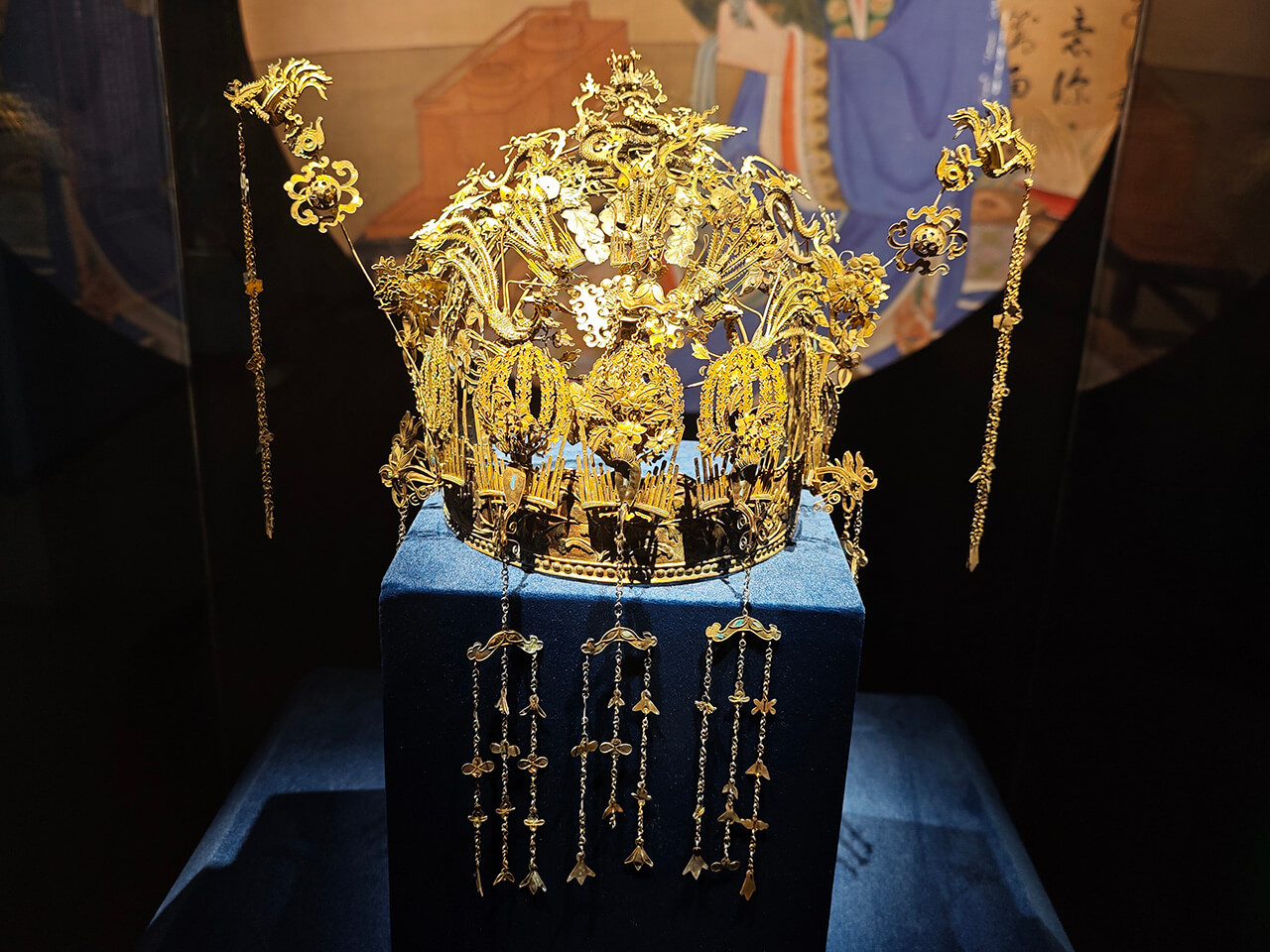 鎏金点翠嵌宝龙凤冠