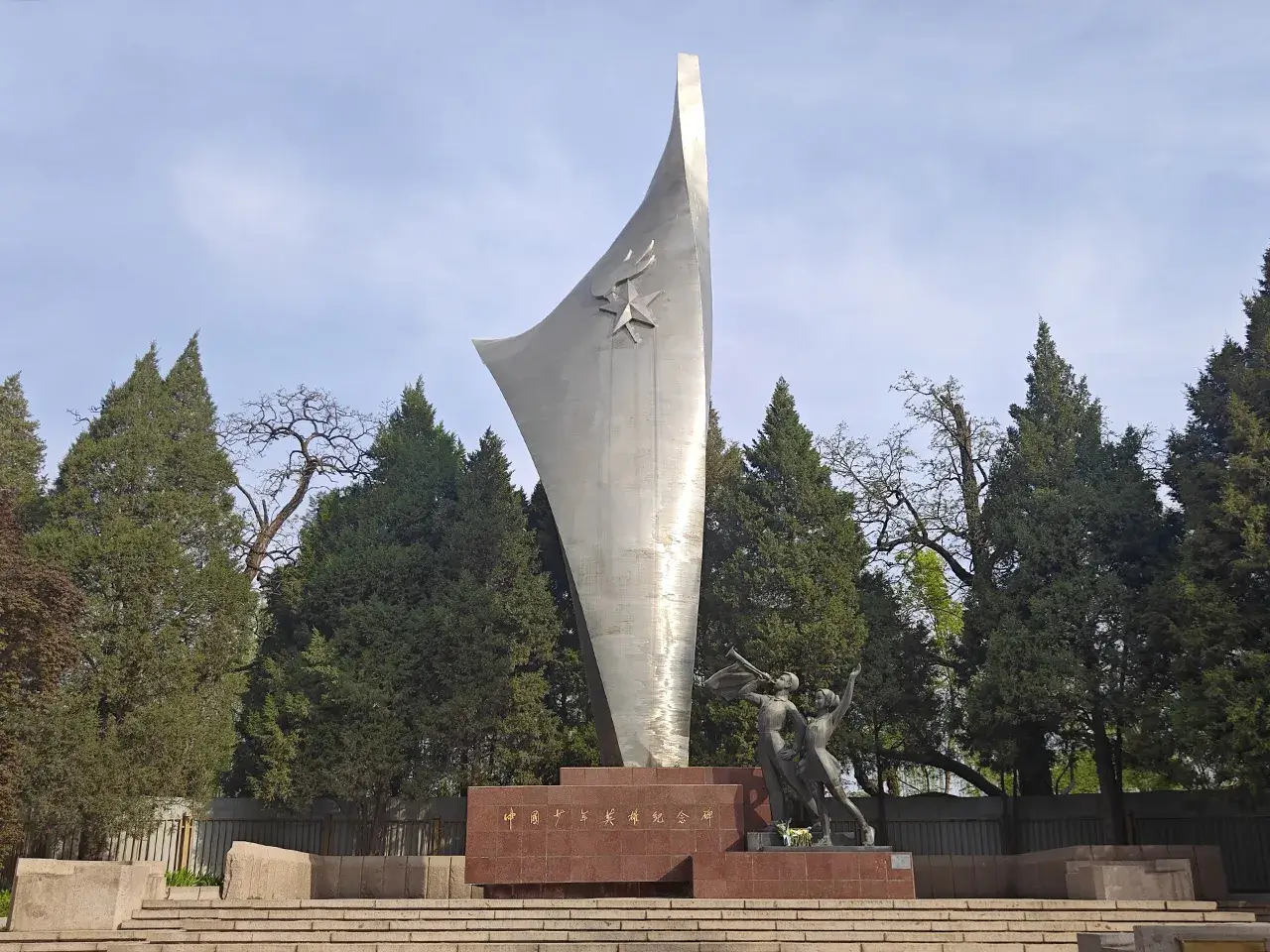 中国少年英雄纪念碑