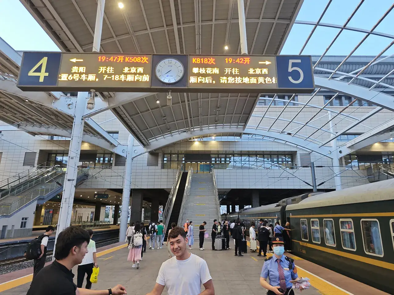 蓟北忽传收蓟北,初闻涕泪满衣裳😭