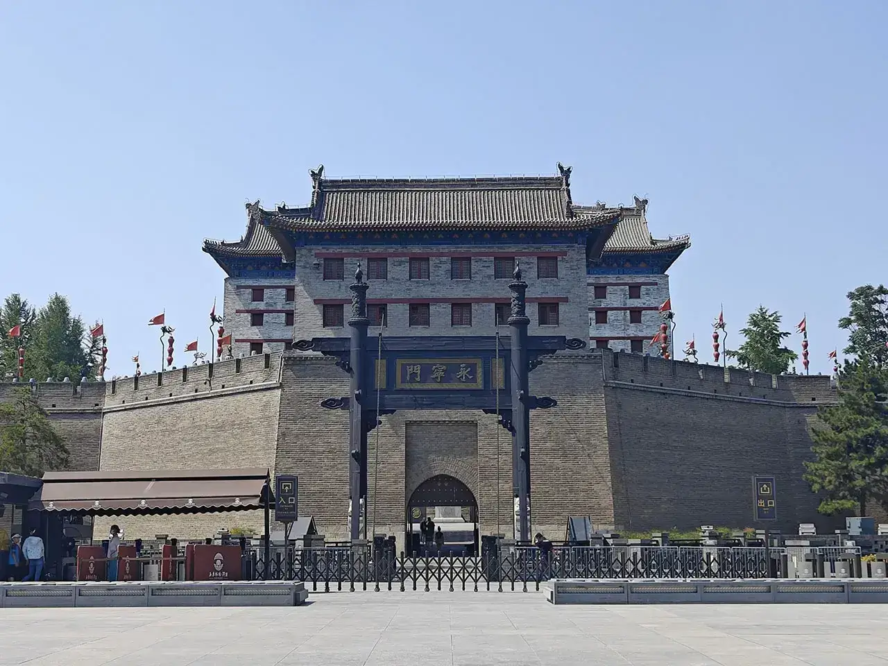 西安人的城墙下~是西安人的火车