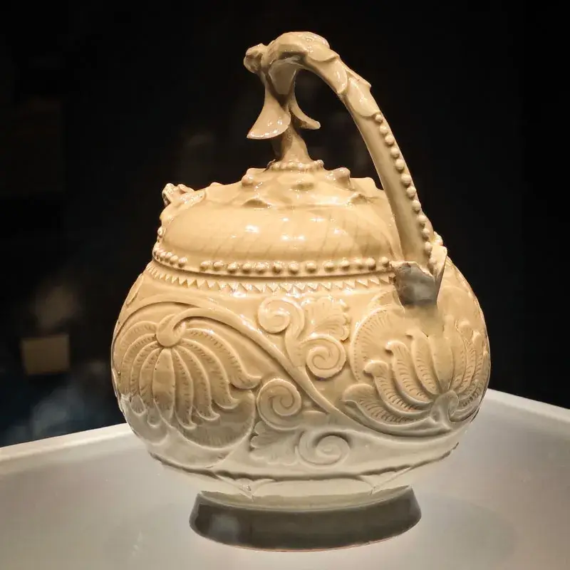 青瓷提梁倒灌壶