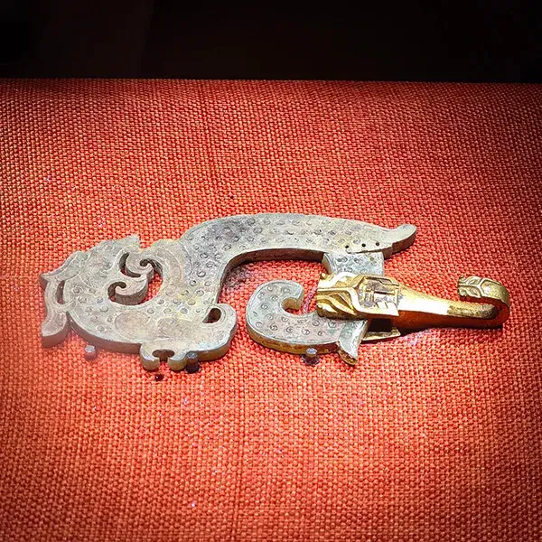 虎头金钩扣玉龙