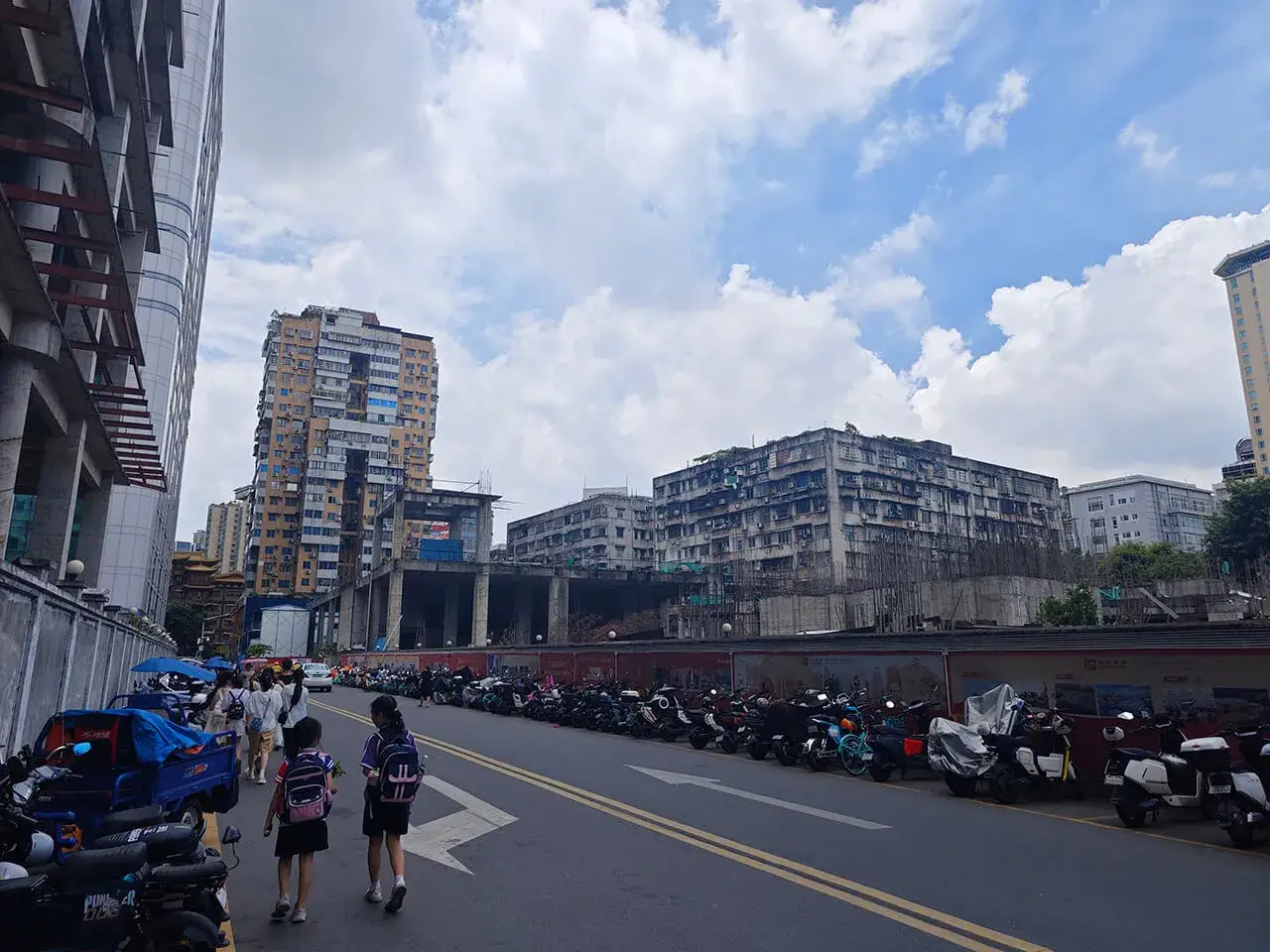 有点像中亭街后面